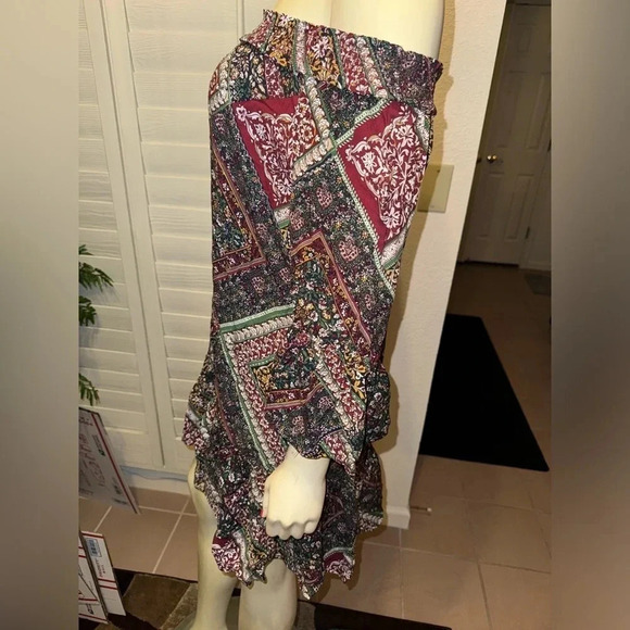 ROSE AND GRACE NYC BOHO RUFFLE OF THE SHOULDER MINI DRES WITH BELL SLEVES SIZE S - Picture 4 of 9